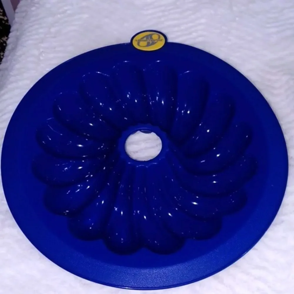 Smart Ware Silcon Bake Ware Brand New In Plastic 6Pieces